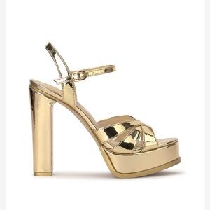 Jessica Simpson Giddings Platform in Gold